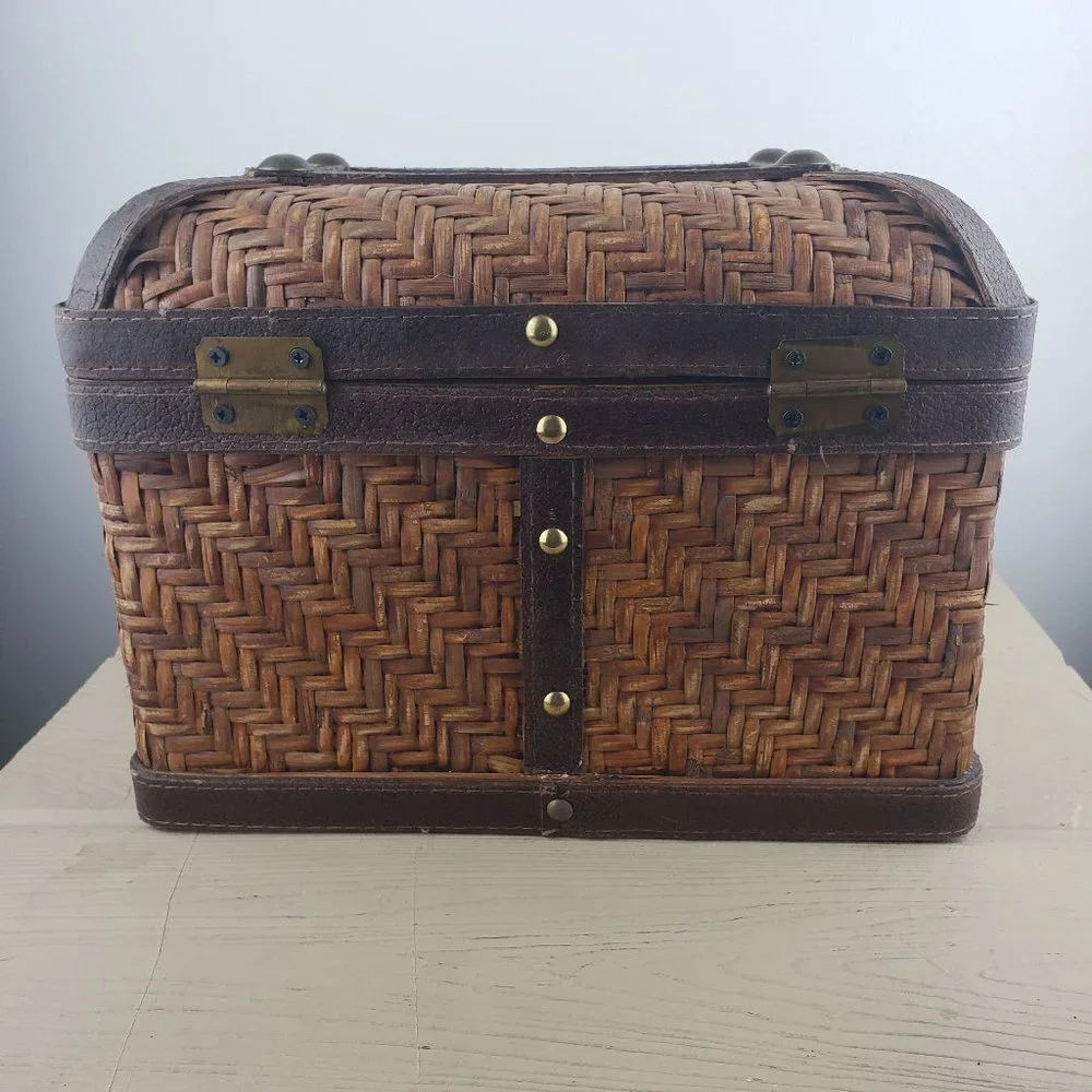 GB Retailers Woven Wooden Locking Box
